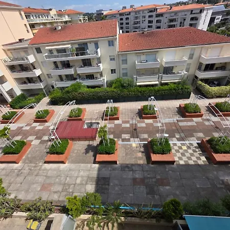 Les Pins Bleus-3 By Interhome 아파트